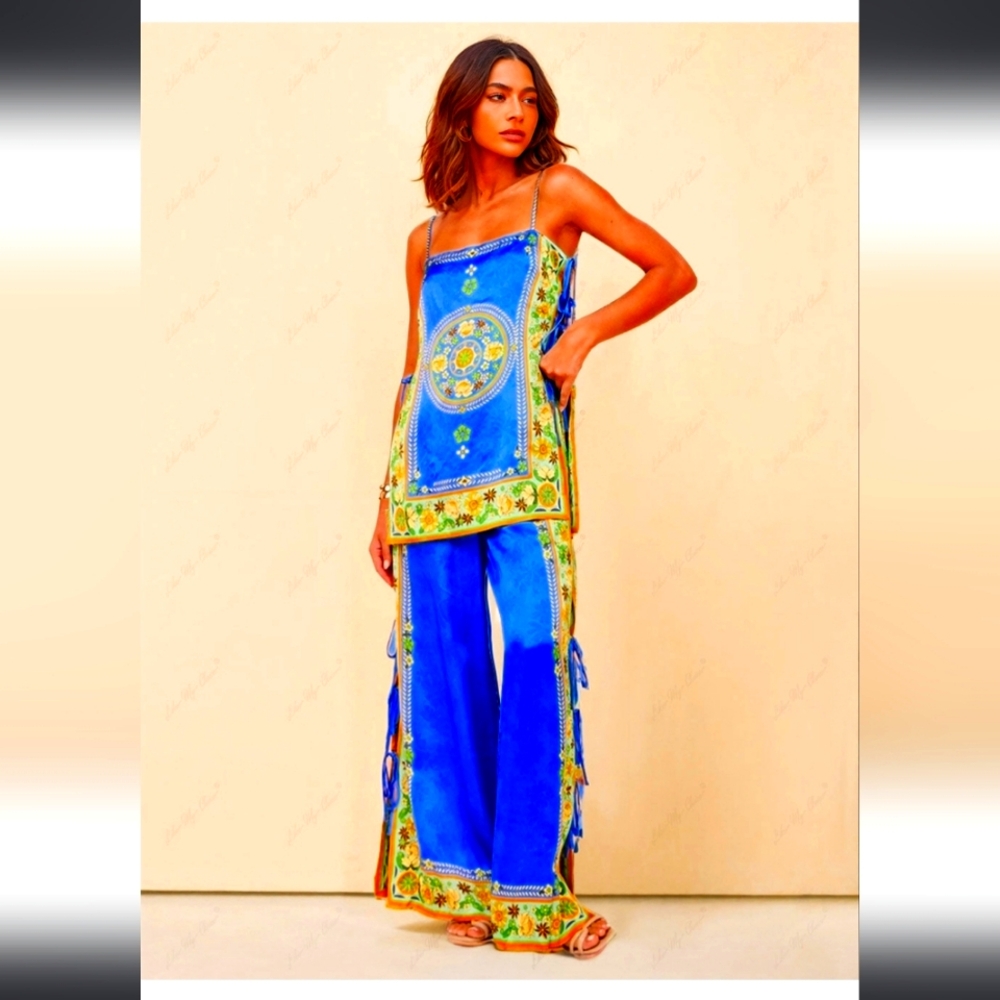 Stunning 2 piece set.